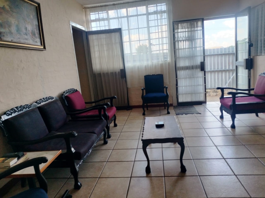 6 Bedroom Property for Sale in Ladybrand Free State